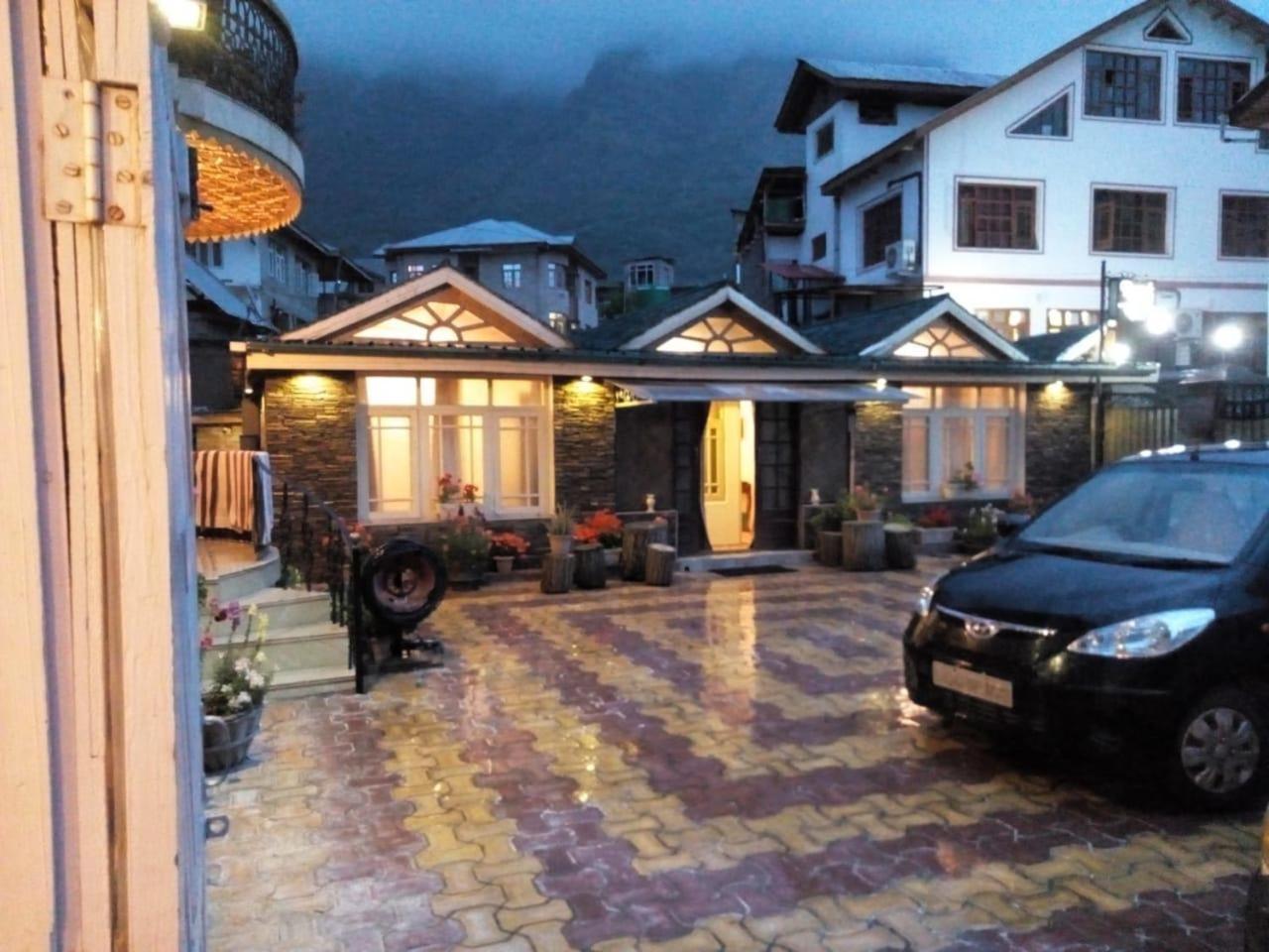 Srinagar Group Of Hotels Esterno foto