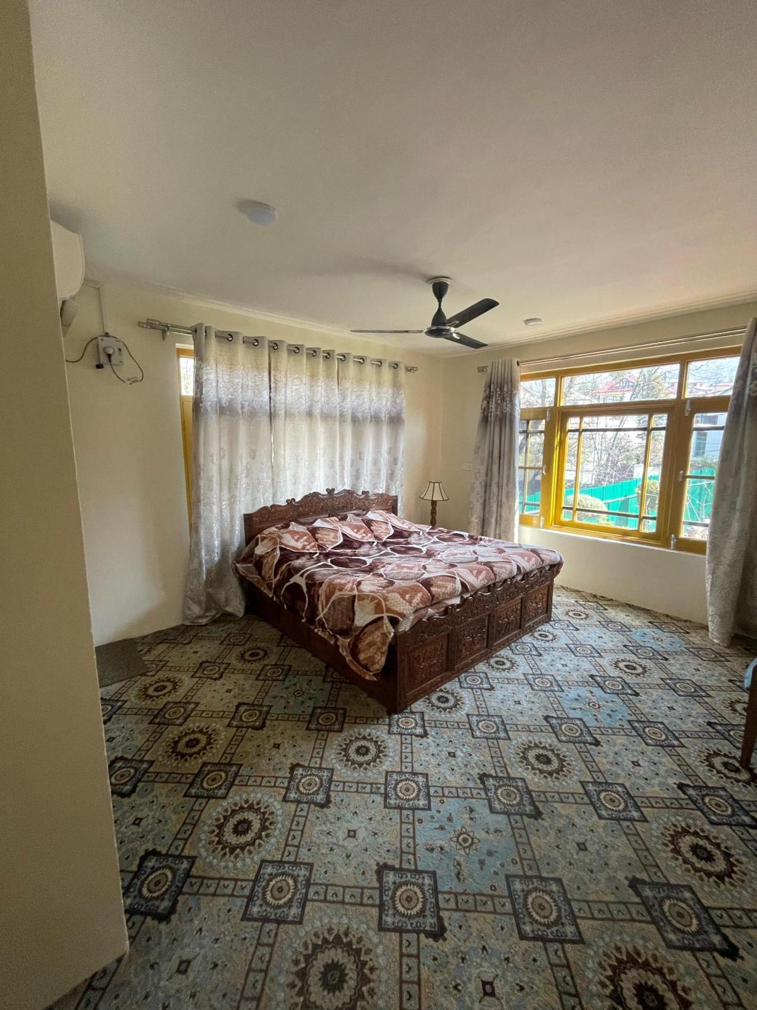 Srinagar Group Of Hotels Esterno foto