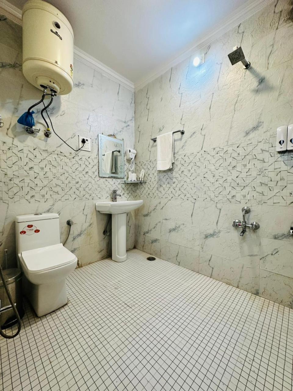 Srinagar Group Of Hotels Esterno foto